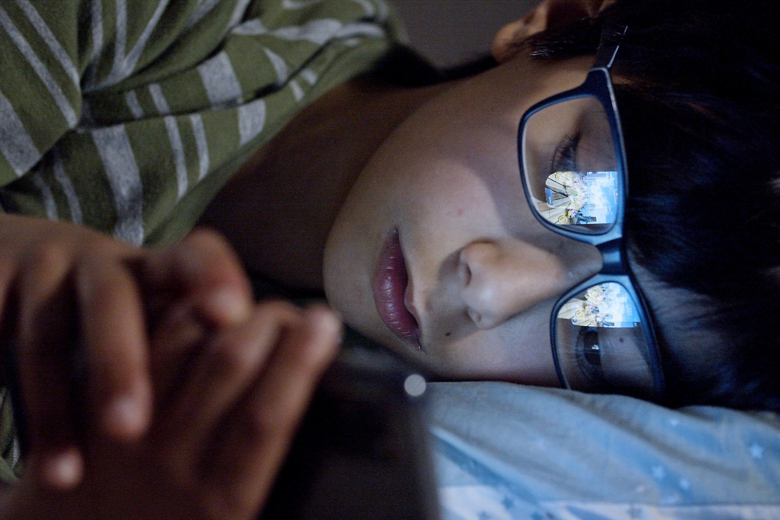 How Screen Time Affects Sleep: Causes, Effects, and Healthy Sleep Habits